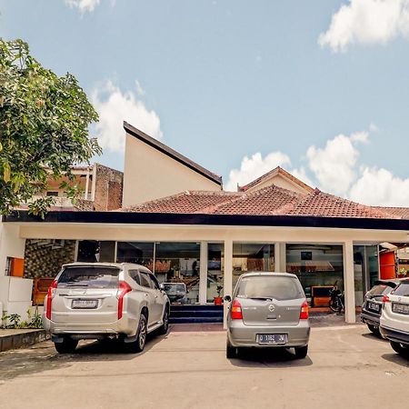 Oyo 3341 Ten Guest House Bandung Zewnętrze zdjęcie